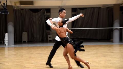 成人桑巴跳舞视频教程,跟随桑巴舞教程，舞动热情桑巴风