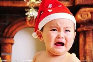 孩子拿成人物品视频,孩子模仿成人拿物品，萌态十足