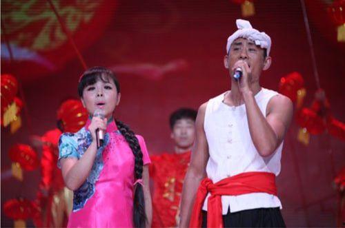 成人阿宝表演短袖视频,魅力四溢的舞台风采